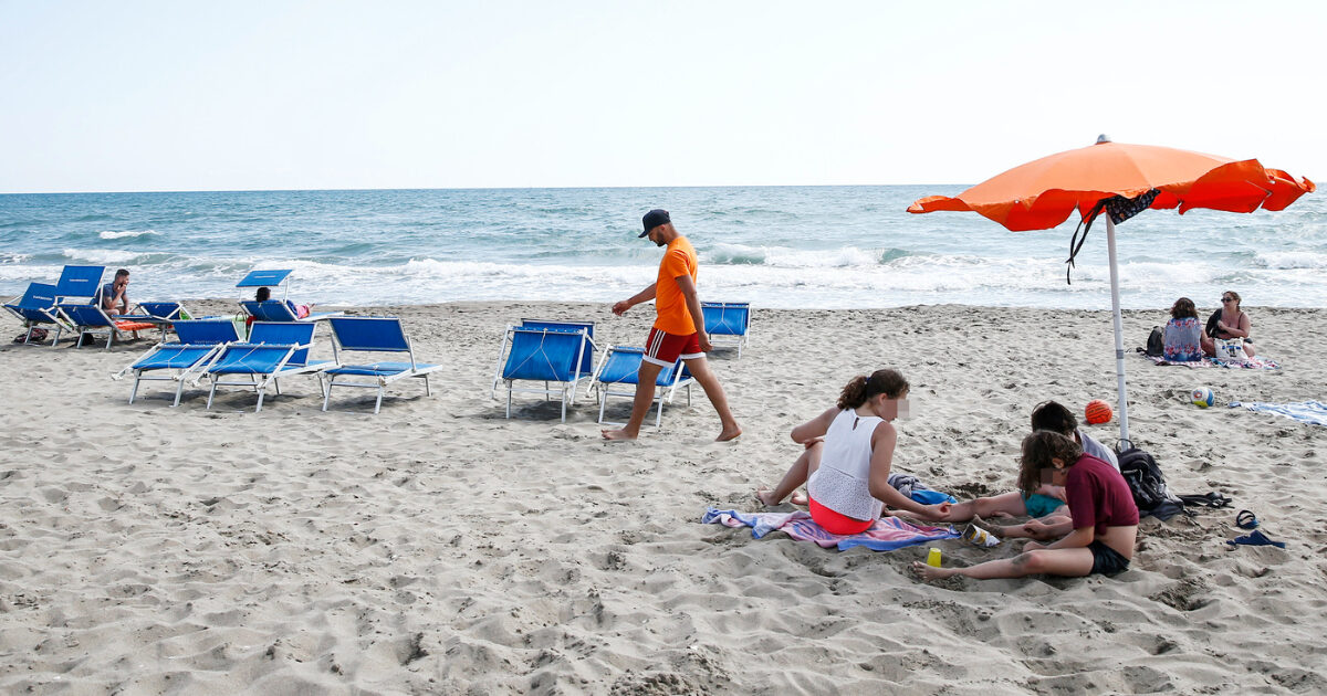 Bandiere verdi 2025: la nuova classifica delle spiagge family-friendly in Italia e all’estero. La Calabria regna al primo posto da tredici anni