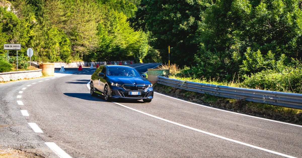 BMW i5 M Touring, Il Fatto.it's test – in the mountains with the luxury electric wagon