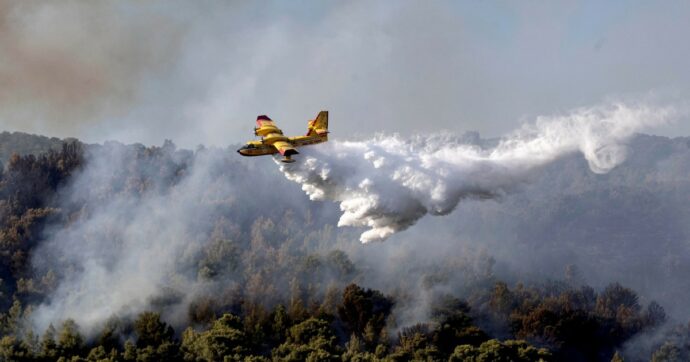 Incendi, 21 richieste di soccorso solo ieri