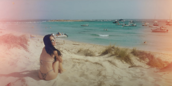 Katy Perry ha distrutto le dune protette per girare il videoclip di ' Lifetimes'": la popstar nel mirino delle autorità spagnole - Il Fatto  Quotidiano