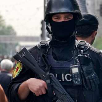 Copertina di Iran, l’inflazione galoppa: studenti e commercianti in strada contro il regime degli ayatollah. Il Mossad li incita