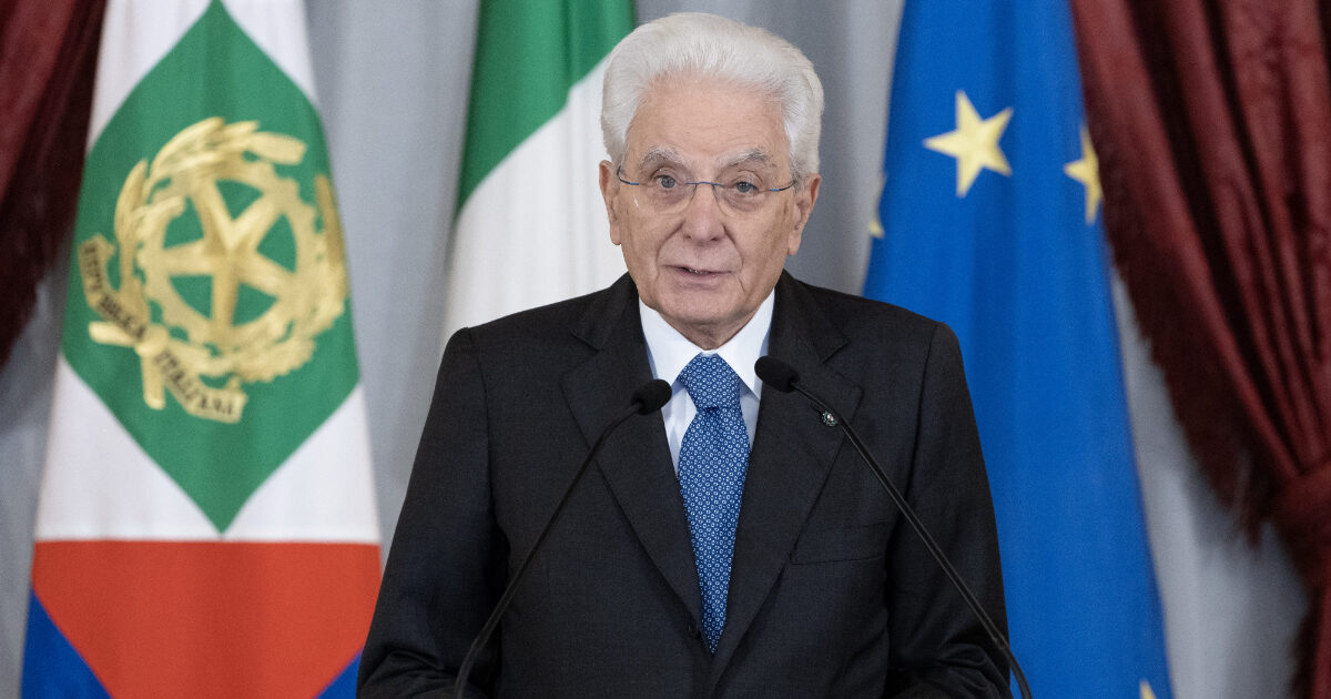 Ponte Morandi, Mattarella: “Le responsabilità siano definitivamente accertate. Aver ricostruito il viadotto non è un’attenuante” Ponte Morandi, Mattarella: “Le responsabilità siano definitivamente accertate. Aver ricostruito il viadotto non è un’attenuante”