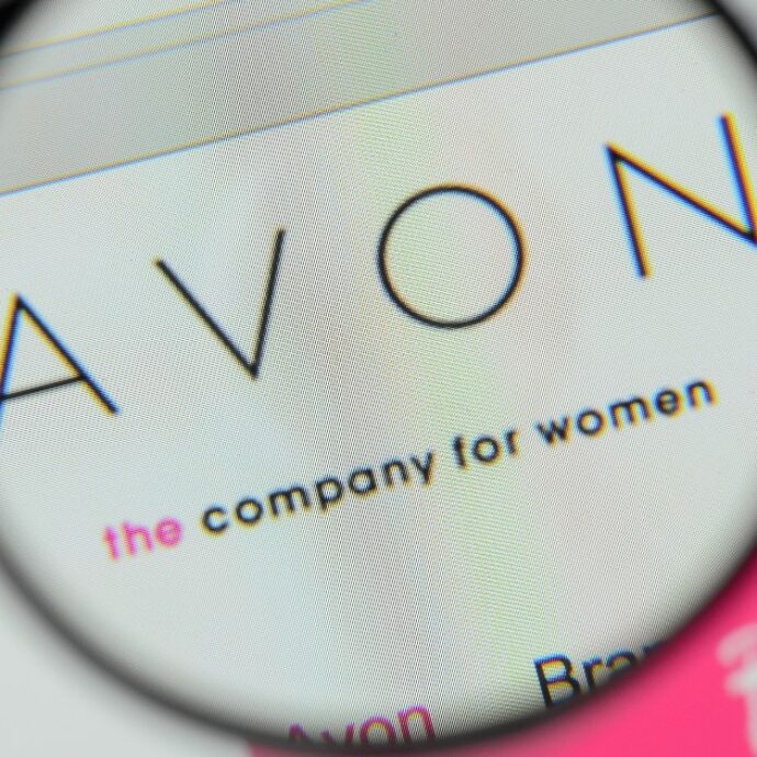 Avon dichiara bancarotta: la storica azienda di cosmetici travolta dalle cause per il talco cancerogeno