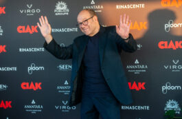 Copertina di “La mia faccia è come la pelle del sedere, non ha rughe. Paura di morire? Siamo nati con il certificato di morte in mano”: Carlo Verdone si confessa