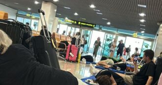 Copertina di Wizzair cancella il volo di Ferragosto: 200 italiani bloccati all’aeroporto di Madeira. La Farmesina sollecita la compagnia aerea