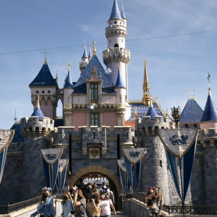 “Ha manomesso i menù, cambiando i prezzi e falsificando gli allergeni”: l’ex dipendente Disney Michael Scheuer, condannato per sabotaggio