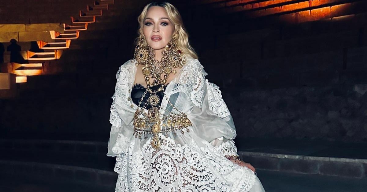 Madonna festeggia davvero agli Scavi di Pompei e stacca un assegno da 250mila euro: “Vuole sostenere un progetto rivolto ai giovani”