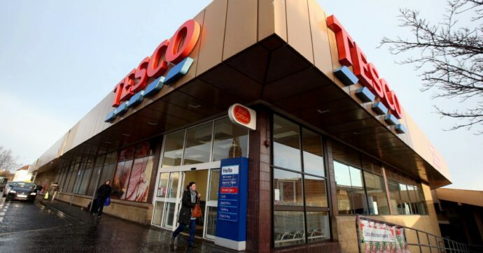 Tesco ritira gli hamburger vegani: “C’è rischio ustioni”