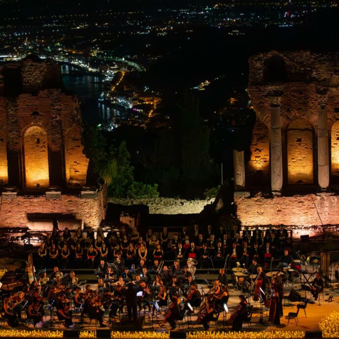 Taormina, un palcoscenico senza tempo: la Turandot e le musiche di Ennio Morricone risvegliano l’anima del Teatro Antico