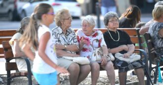 Copertina di Un pezzo d’Italia che si va svuotando: piccoli paesi addio