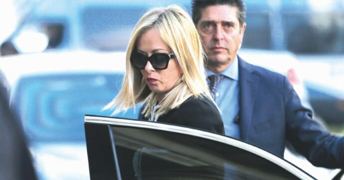 Arianna ripropone il “chiagni&fotti”