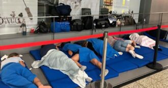 Copertina di Madeira, continuano i ritardi e le cancellazioni dei voli: cinque ragazzi di Firenze bloccati in aeroporto senza un volo di ritorno