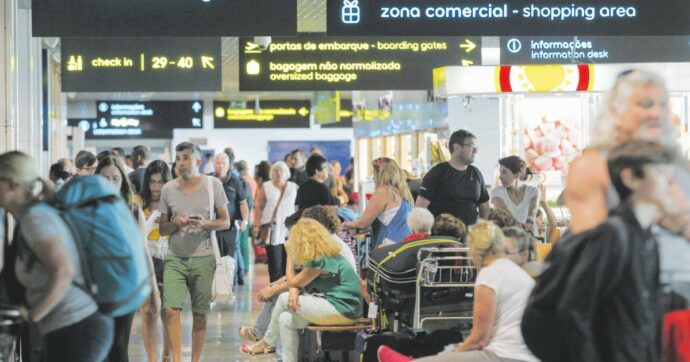 Madeira, 30 italiani ancora bloccati per i voli  cancellati