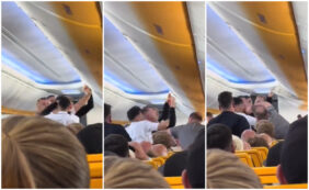 Copertina di Uomo schiaffeggia un assistente di bordo, ma viene colpito da un pugno di un altro passeggero: scatta l’arresto sul volo Ryanair