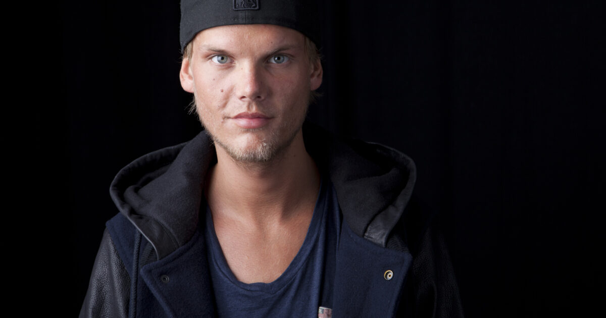 Gli oggetti personali di Avicii messi all’asta: aiuteranno l’Associazione che combatte lo stigma del suicidio e ai problemi della salute mentale