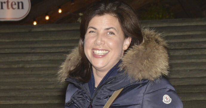 Copertina di “Mio figlio 15enne viaggia da solo in Europa e sono stata criticata. La violenza sessuale? Più facile accada con qualcuno che conosci”: Kirstie Allsopp furiosa