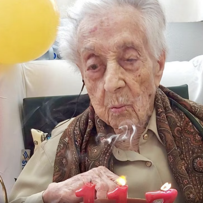 È morta Maria Branyas a 117 anni, la donna più anziana al mondo: “Non piangete, non mi piacciono le lacrime. E soprattutto, non soffrite per me”