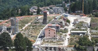 Copertina di Amatrice, il sindaco FdI protesta: “Venga Meloni”