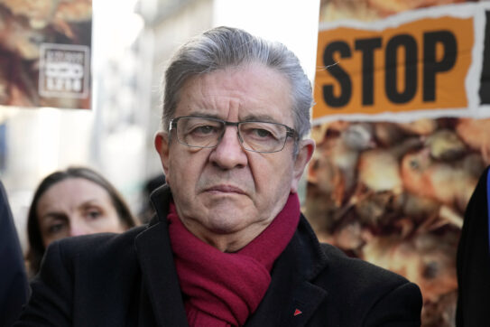 Parla Jean-Luc Mélenchon “Macron più autoritario del monarca Luigi XVI”