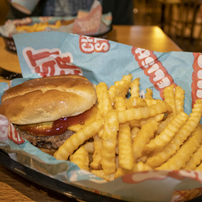 Svelata la formula per creare l’hamburger perfetto, gli esperti rivelano: “È importante aggiungere un ingrediente insolito e divisivo”