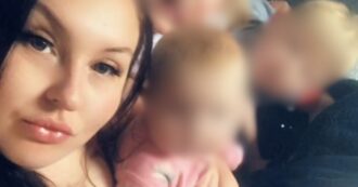 Copertina di Morti la mamma e i tre figli piccoli per un incendio scoppiato in casa: “Abbiamo aperto un’indagine per omicidio”. Ecco cosa è successo