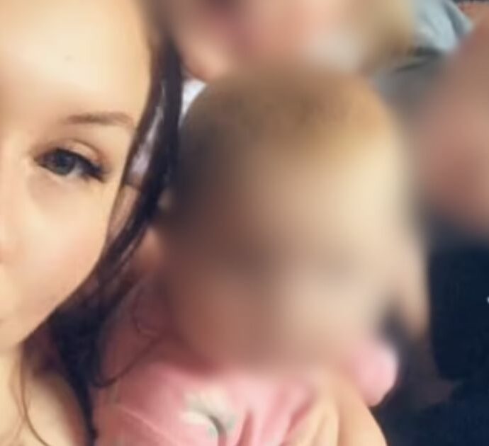 Morti la mamma e i tre figli piccoli per un incendio scoppiato in casa: “Abbiamo aperto un’indagine per omicidio”. Ecco cosa è successo