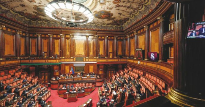 Guerra, bavagli, Ponte e giustizia: tutti i sì  dei renziani alle destre