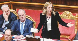 Copertina di Dem, FI, Iv e giornaloni:  estate di pizzini e manovre  per condizionare Giorgia