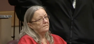 Copertina di La baby sitter killer confessa il terribile crimine dopo 40 anni: “Sì, è vero. Le mie botte al neonato lo hanno reso disabile a vita”