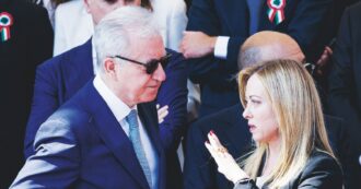Copertina di Mantovano si fa il doppio staff.  Ci costa 600 mila euro l’anno