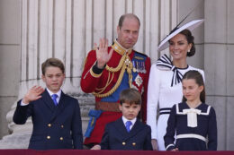 Copertina di Il principe William e Kate Middleton hanno nascosto un enorme segreto al principino George: come reagirà quando saprà tutto? Ci penserà la sorella Charlotte