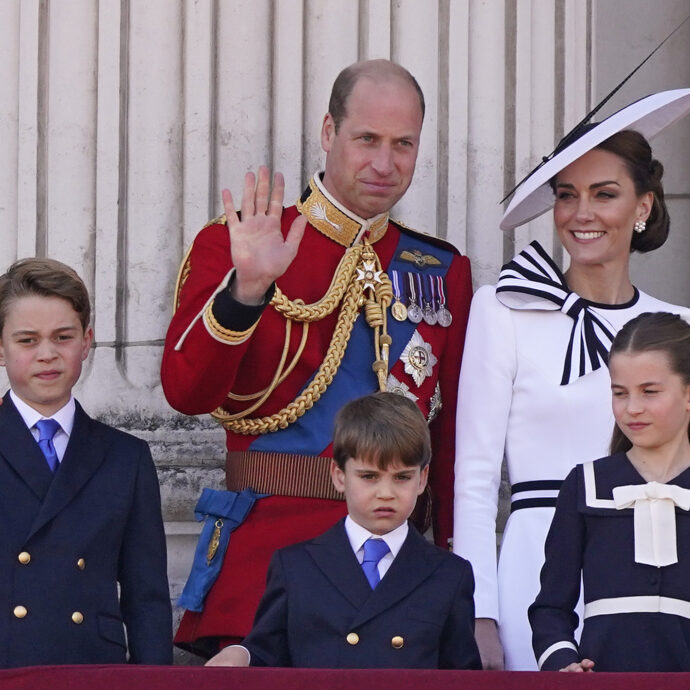 Il principe William e Kate Middleton hanno nascosto un enorme segreto al principino George: come reagirà quando saprà tutto? Ci penserà la sorella Charlotte