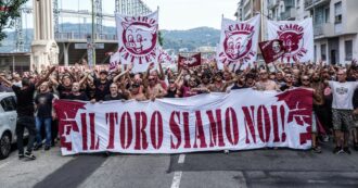 Copertina di Torino, 10mila tifosi in corteo contro Cairo: “Vattene”. Da cosa nasce la contestazione