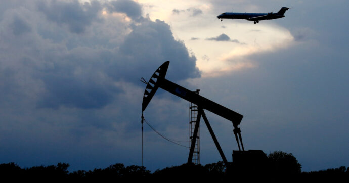 Exxon Mobil prevede che nel 2050 il consumo di petrolio sarà superiore ad oggi. “Niente illusioni, obiettivi climatici irraggiungibili”