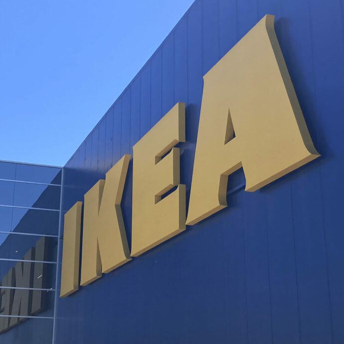 Ikea si dà al riciclo eco-friendly per bloccare la concorrenza: l’azienda svedese lancia una piattaforma per vendere tutti i mobili di seconda mano