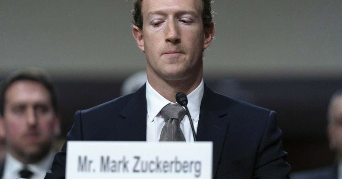 Zuckerberg contro 