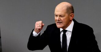 Copertina di Scholz in ginocchio dai talebani