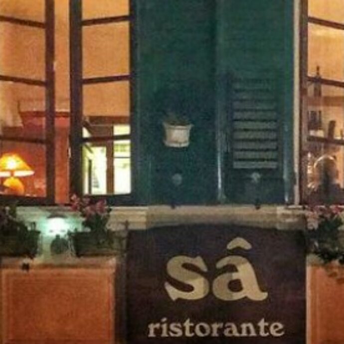 Se vuoi sederti al tavolo devi ordinare almeno due piatti: la decisione di un ristorante ligure scatena la polemica social