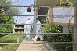 Copertina di Sharon Verzeni, dall’analisi delle telecamere un’ipotesi sull’uomo in bici. Intorno al luogo del delitto 850 metri “ciechi”