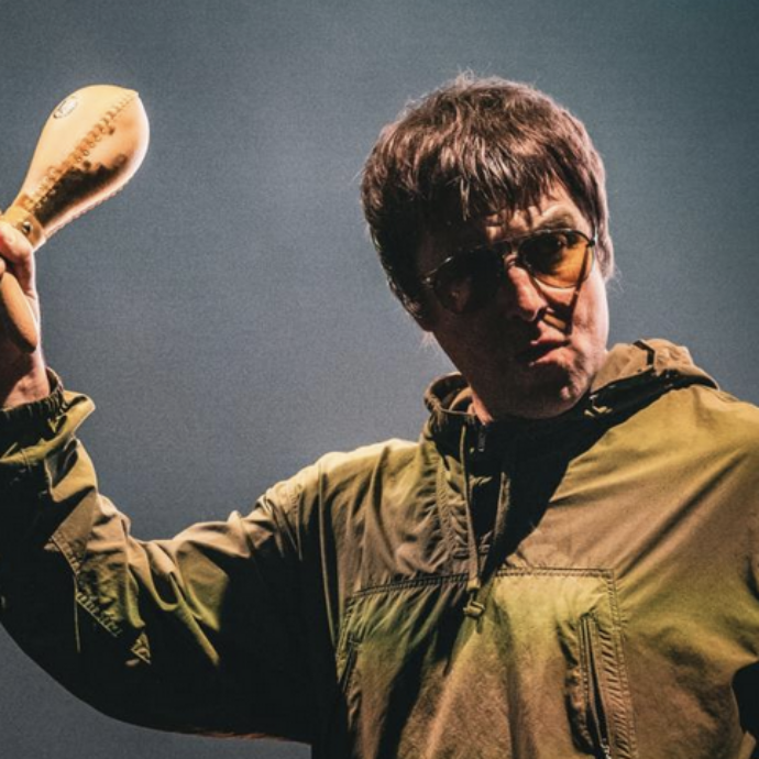 Liam Gallagher s’infuria: “Il vostro atteggiamento fa schifo”. Il motivo? I soldi. Ecco le ipotesi sui suoi debiti (e quanto gli frutterà la reunion)