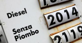 Copertina di Firenze, il distributore eroga diesel invece che benzina: almeno 15 le vetture danneggiate