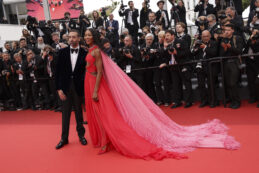 Copertina di Naomi Campbell sposa Mohammed Al Turki in gran segreto: le nozze a bordo di uno “yacht da 22 mila euro al giorno”