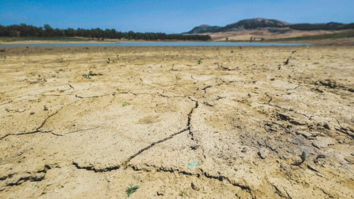 Record negativi e flussi sotto il “minimo vitale”: la siccità asciuga fiumi e laghi del Centro e Nord Italia