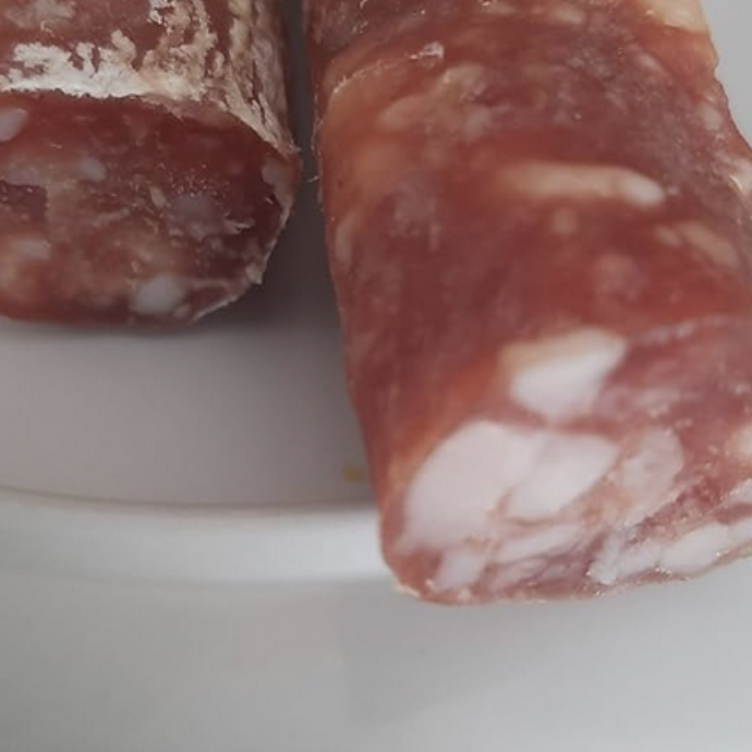 Turisti milanesi pagano 1155 euro per pezzi di pecorino e una salsiccia in Sardegna. Il venditore (irregolare): “Lei ipovedente? Sembravano più svegli di me”