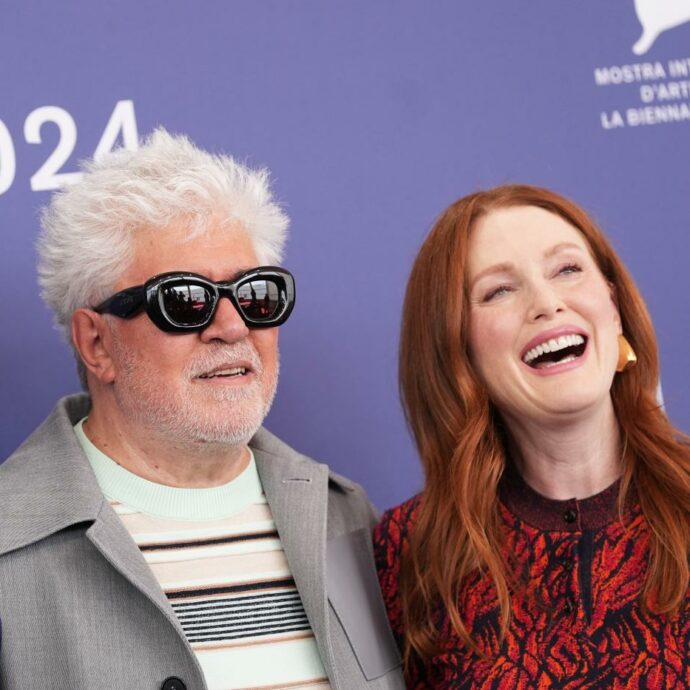 “È un delirio, è stupido e ingiusto. In Europa discorsi d’odio, il no agli immigrati e il clima impazzito”: Pedro Almodovar infiamma il Festival di Venezia