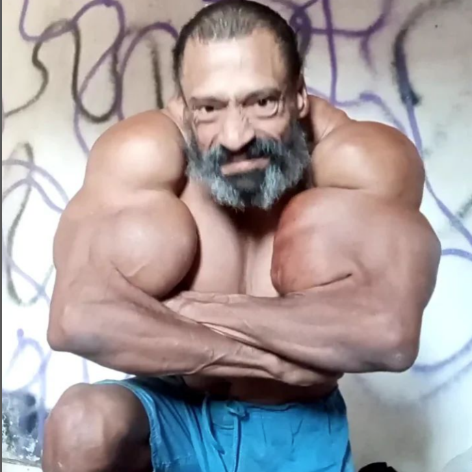 Si iniettava olio nei muscoli per gonfiarli a dismisura: morto a 55 anni il bodybuilder Valdir Segato, star di TikTok