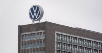 Copertina di Utili bassi e mercato dell’auto in panne: perché Volkswagen vuole chiudere fabbriche in Germania
