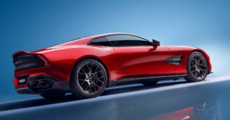 Copertina di Aston Martin Vanquish, l’inglese lancia il guanto di sfida alle GT di Maranello – FOTO