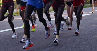 Copertina di Morta la maratoneta ugandese Rebecca Cheptegei: il fidanzato le aveva dato fuoco