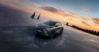 Copertina di Terramar, il nuovo suv Cupra naviga a vele spiegate. Debutto a Barcellona con l’America’s Cup – FOTO